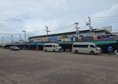 Thaiföld, parkoló a Star Plaza mögött
